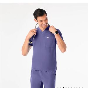 Figs scrub men’s top size S